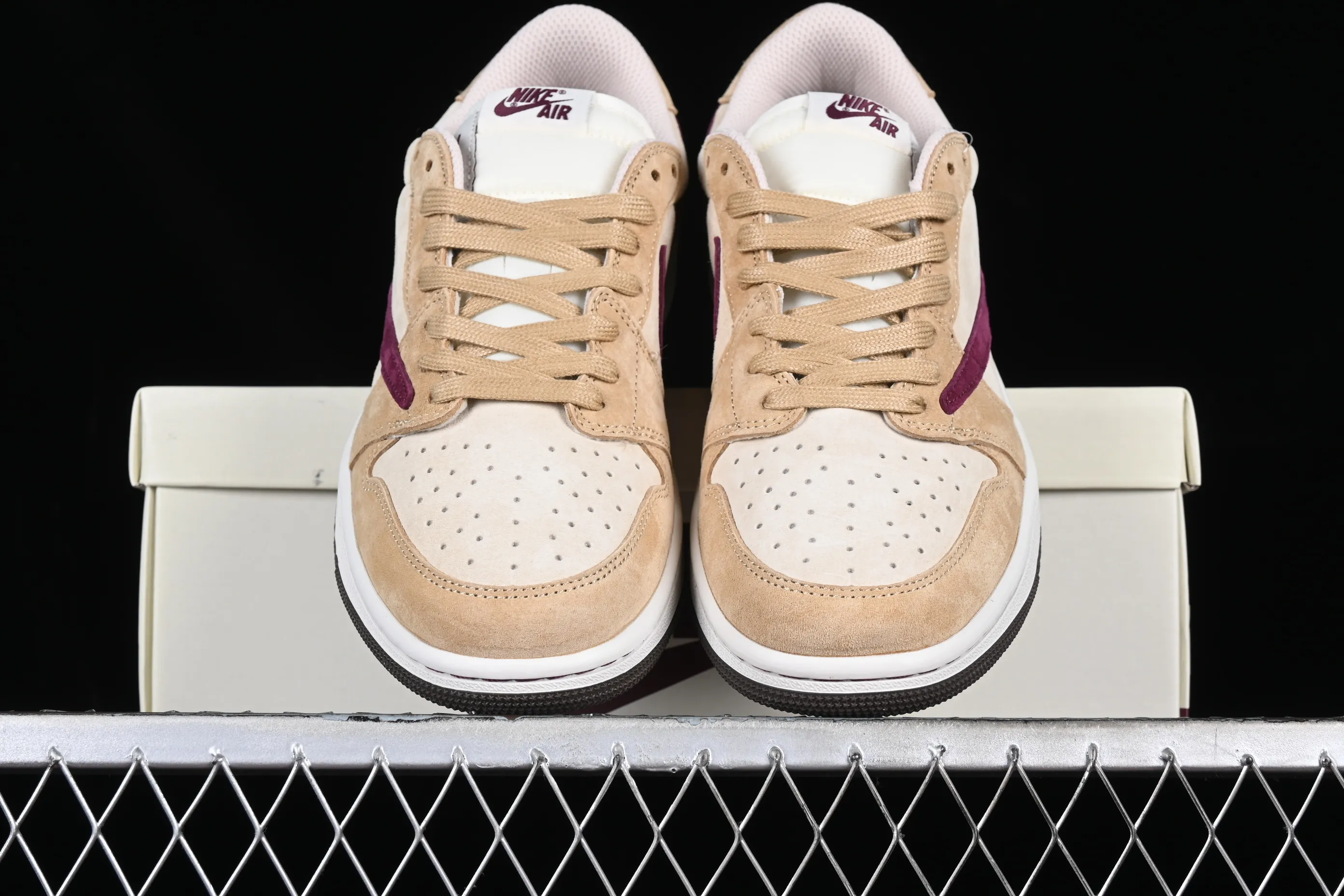 All Categories Air Jordan Jordan Series Basketball Shoes Air Jordan 1 Low Travis Scott x Air Jordan 1 Low OG AJ1 Joe 1 Reversed Overhook Joint Style Casual Sports Basketball Shoes DM7866-811